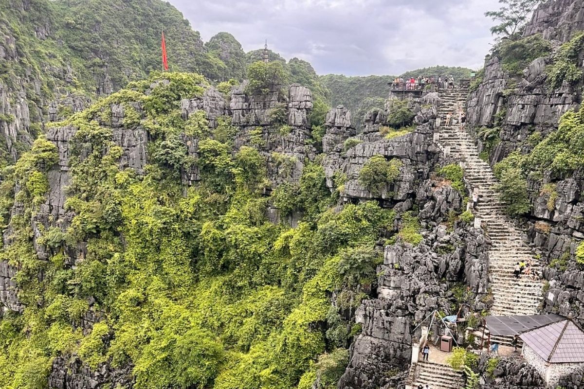 Hang Mua in Ninh Binh Scenery Tours