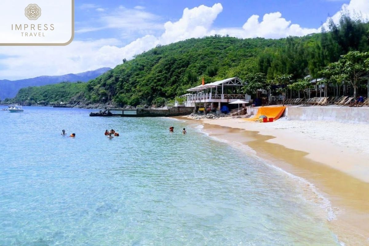 Clear blue beach in Nha Trang beach tour