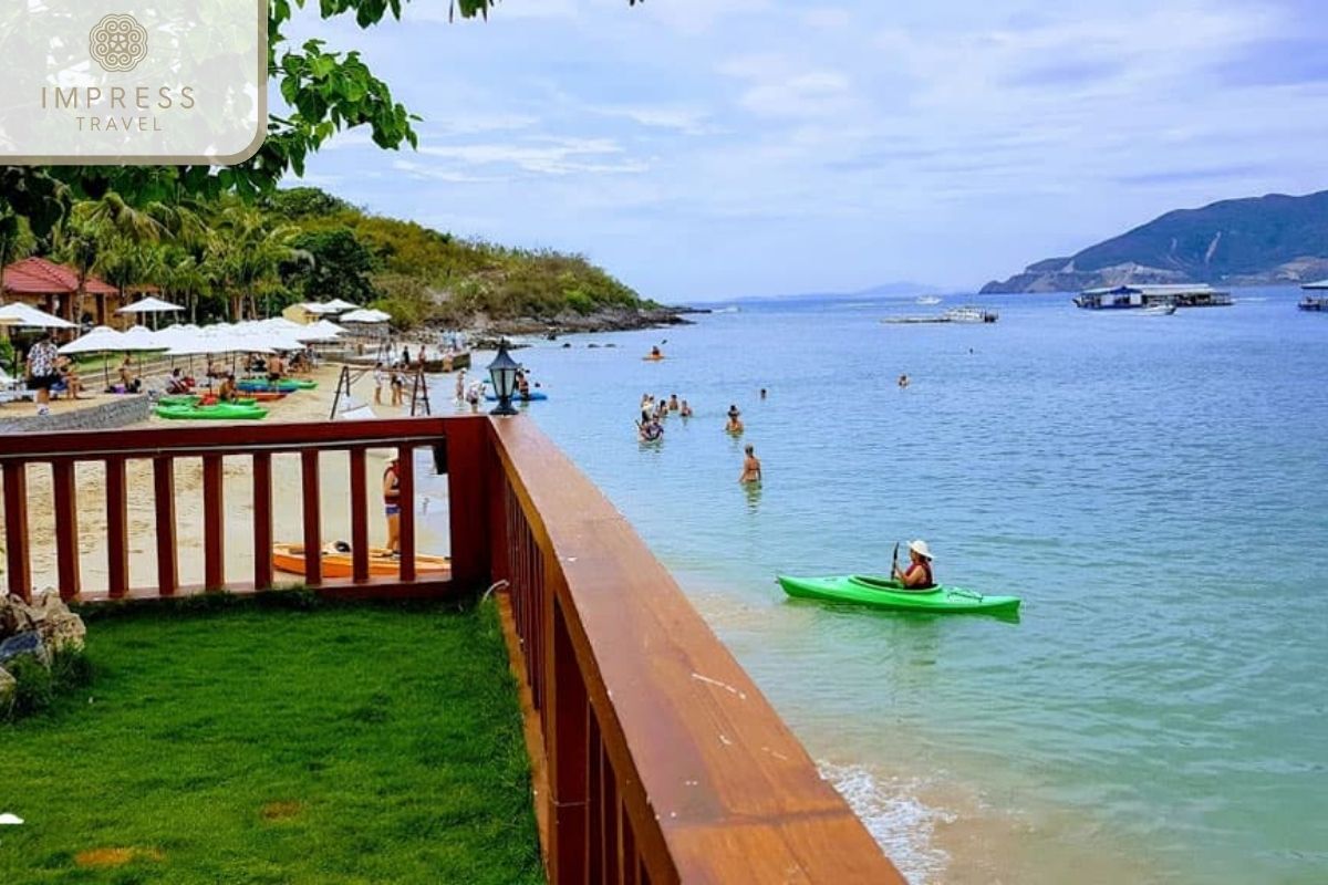 Practice kayaking in Nha Trang beach tour