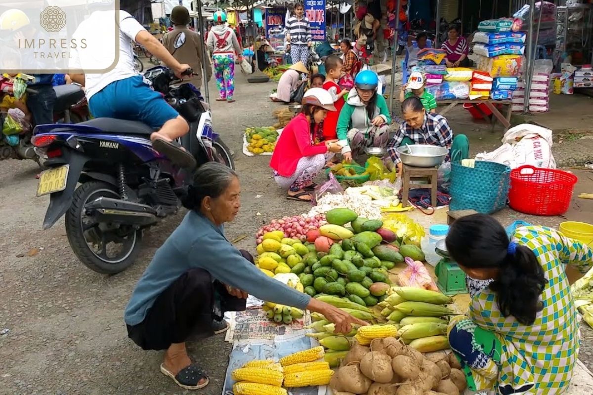 Thanh Binh Market in Can Tho Mekong Figure Tours