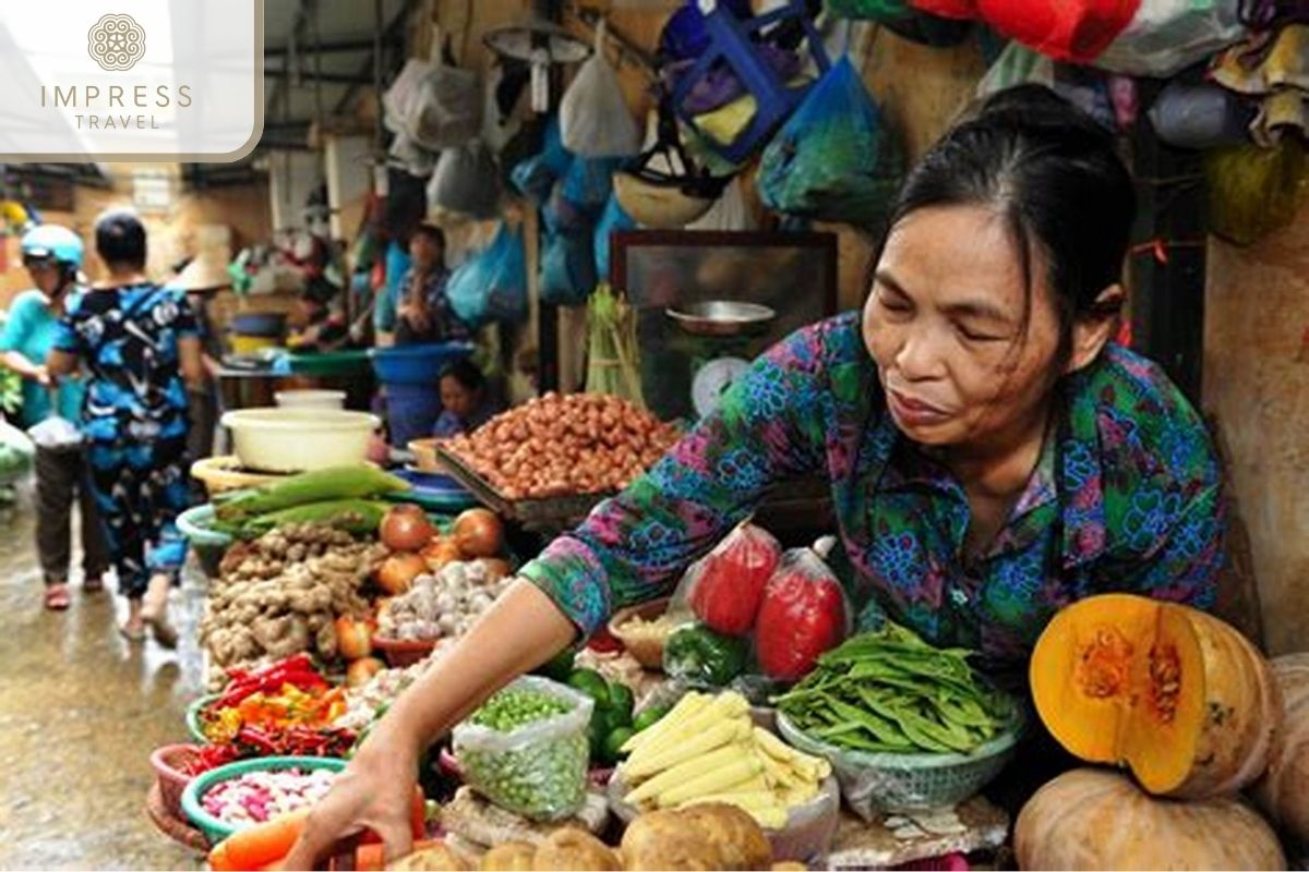 Long Bien Market in Hanoi Motorbike Tour