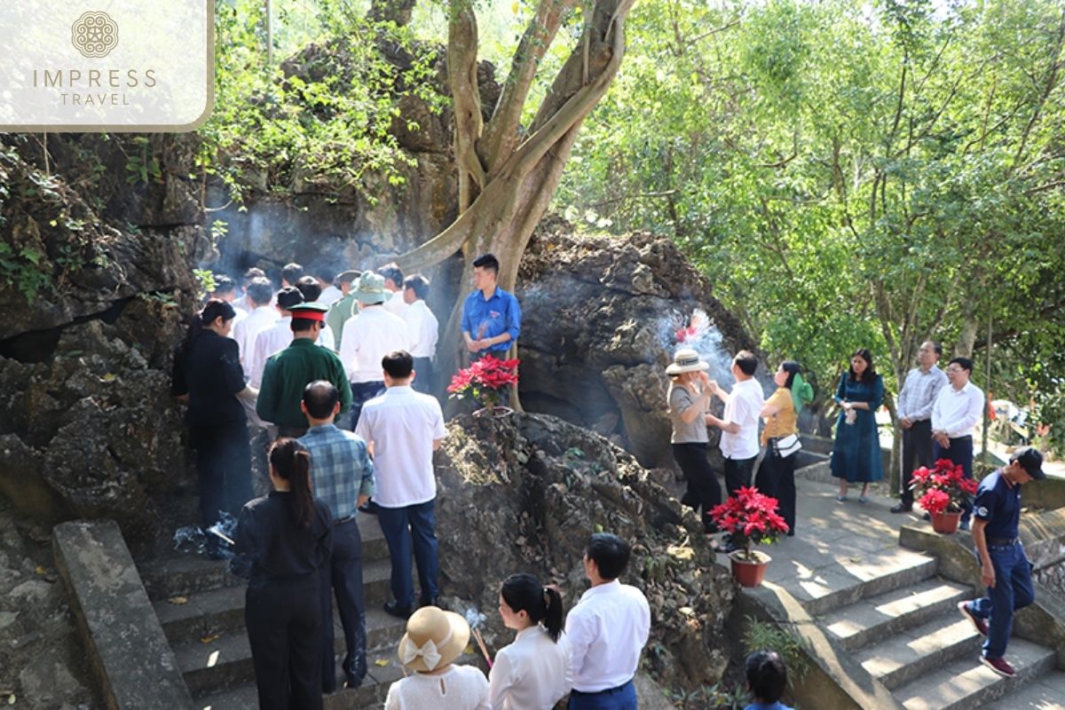 Offering incense at Co Phuong cave.