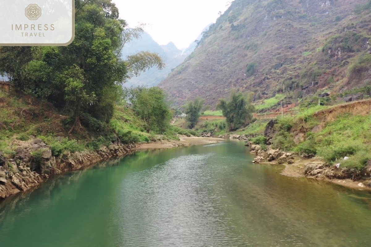 Lo river Authentic Ha Giang Tour with Be’s Home