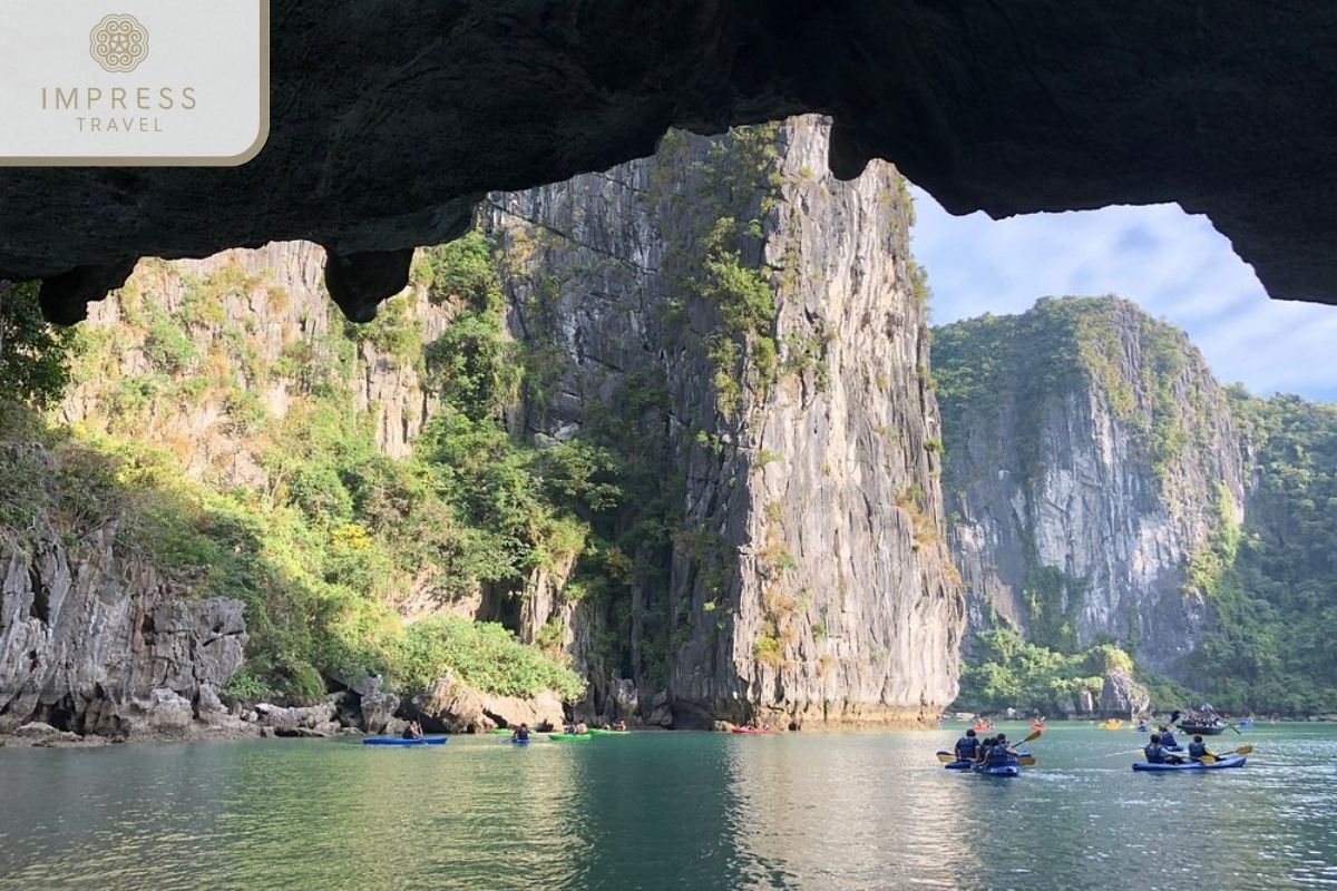 Kayaking in Sung Sot cave in Halong drift tour at Sung Sot Cave