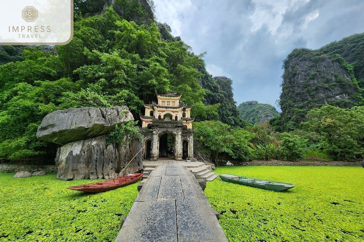 Bich Dong Pagoda in Ninh Binh Tours to Tam Coc - Bich Dong