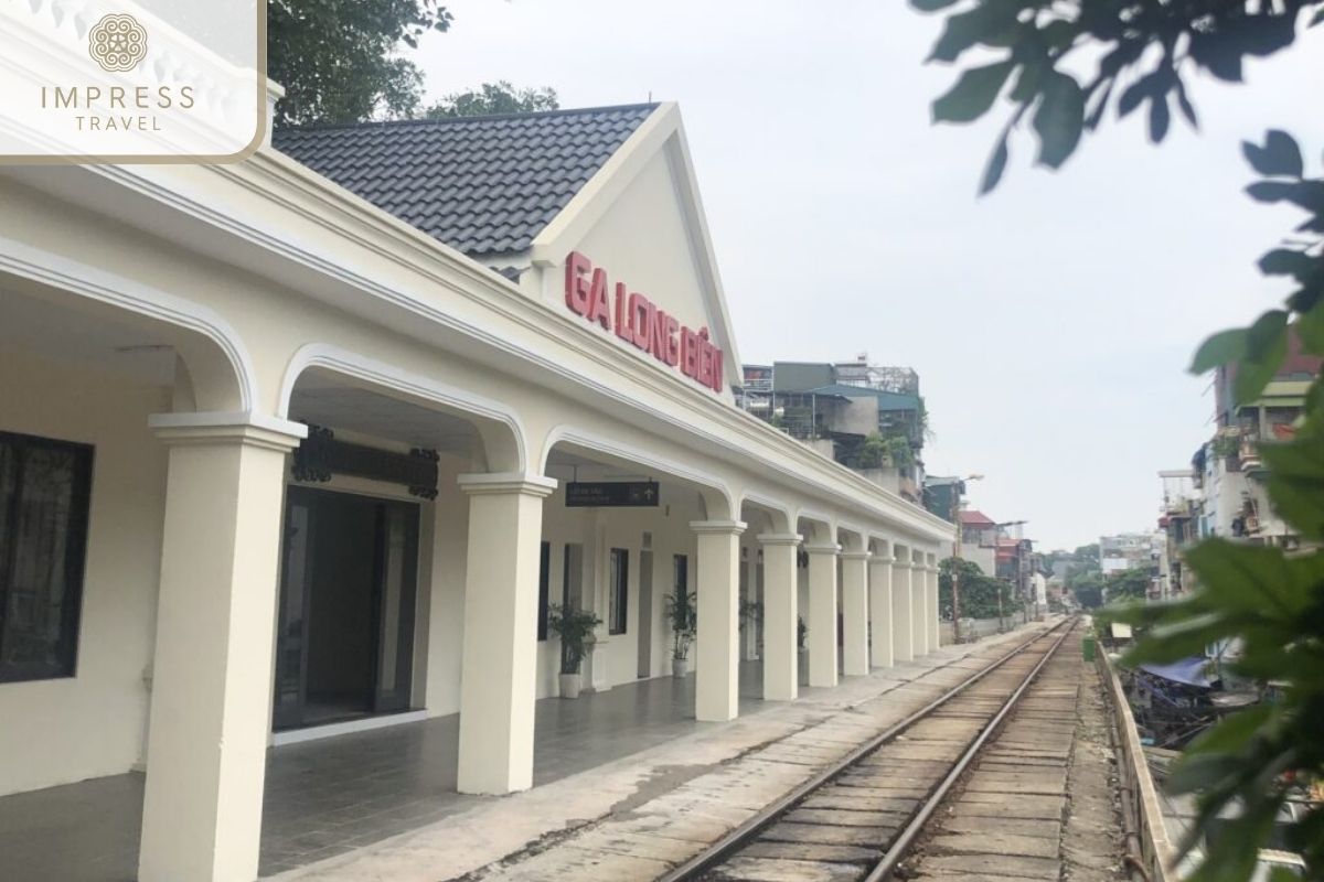 Long Bien Station in train departures for Hanoi North Tour