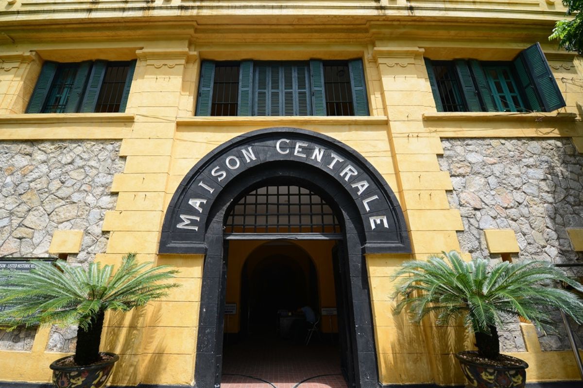 Hoa Lo Prison Museum in Hanoi Religious Tour