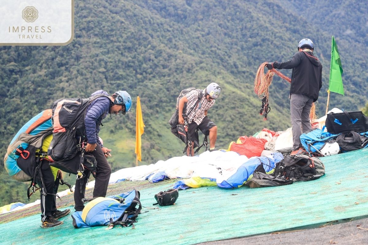 Prepare for Paragliding Over Khau Pha Pass