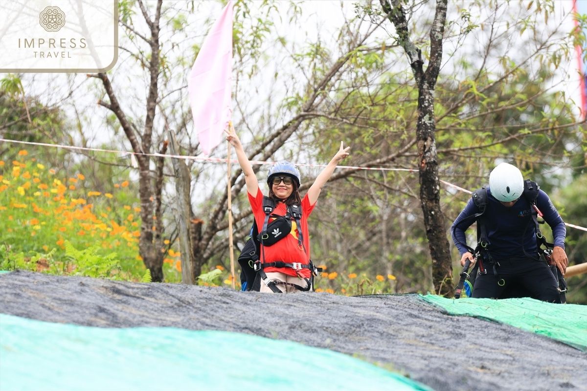 Comfortable spirit in Paragliding Over Khau Pha Pass