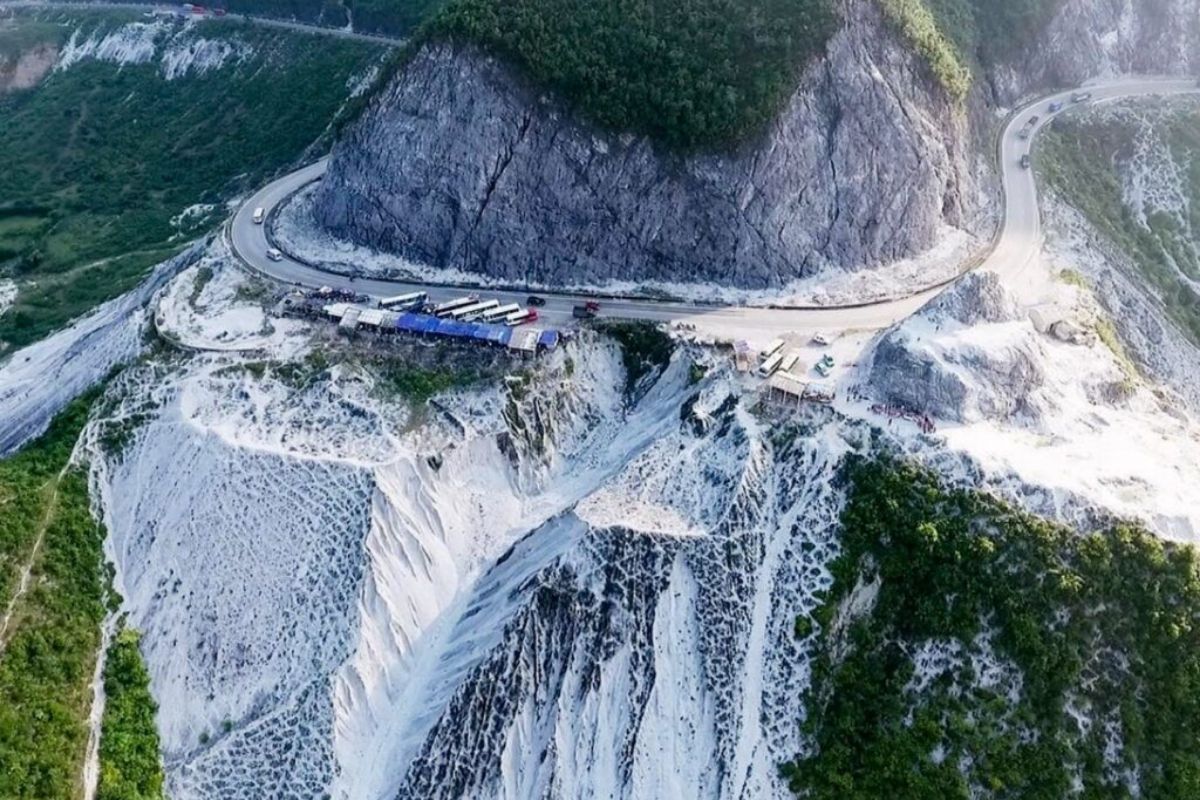 White Rock Pass in Pu Luong Trekking Tours