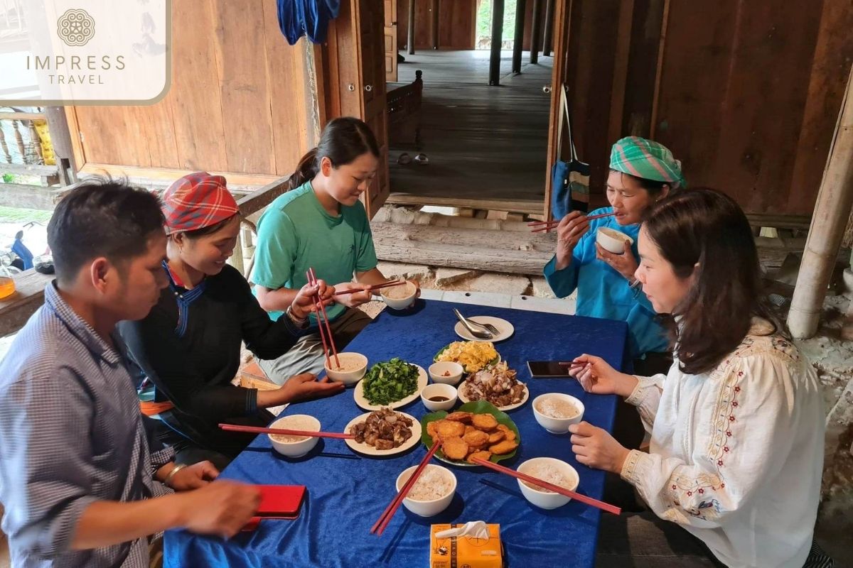 Lunch in Ban Hieu 