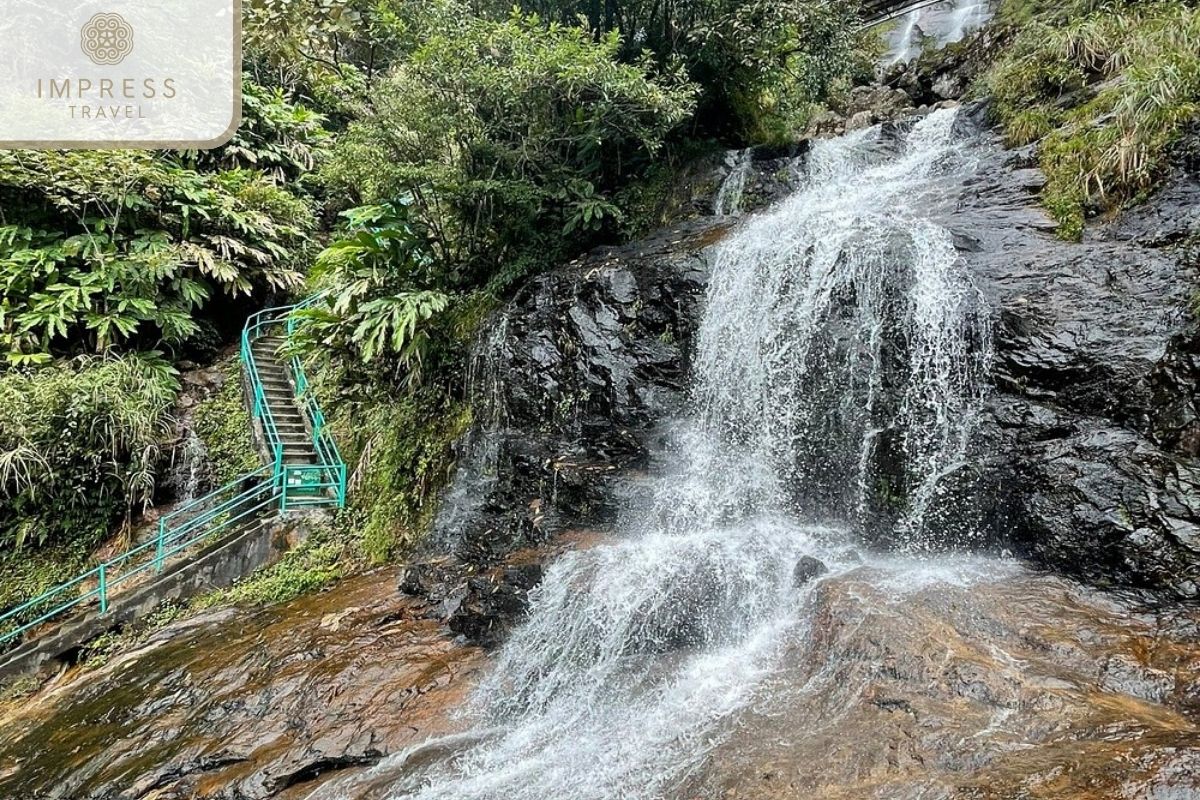  Spectacular Beauty of Silver Waterfall in Sapa Outing Tour