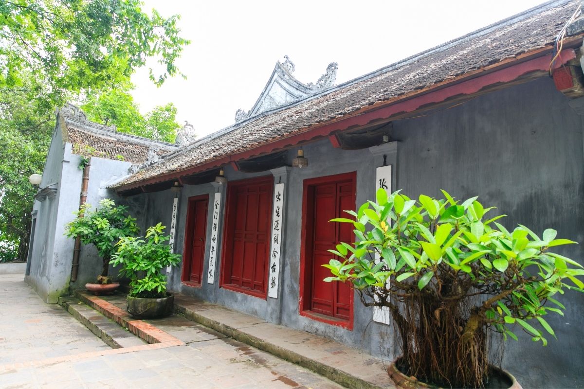 Ngoc Son Temple in Hanoi religion tours