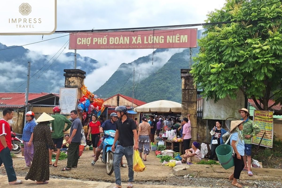 Local market in Pu Luong Family Tours