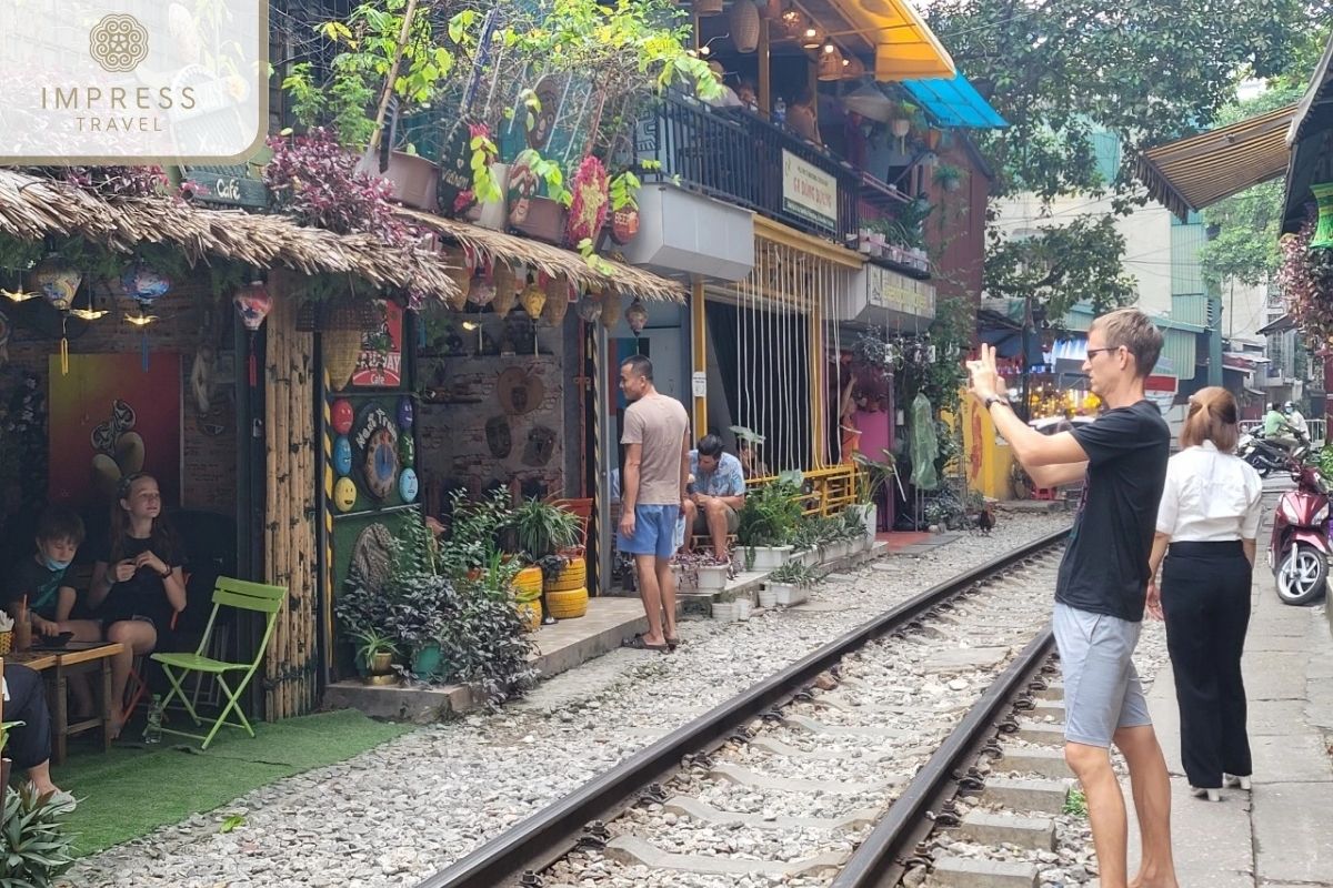 Hanoi Photography Tour with Train Street Coffee