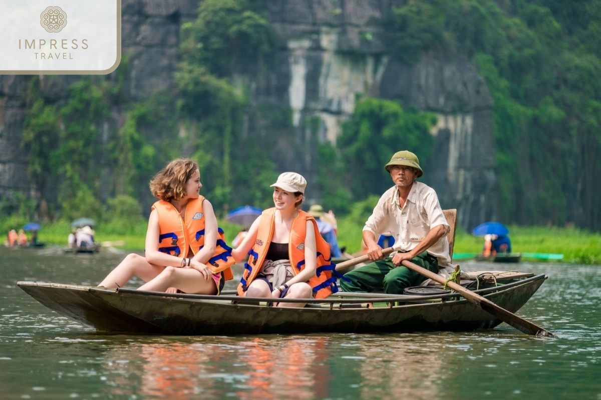 Take a Tam Coc boat trip in Viewpoint Dam Sen Hang Mua in Ninh Binh Photo Tours