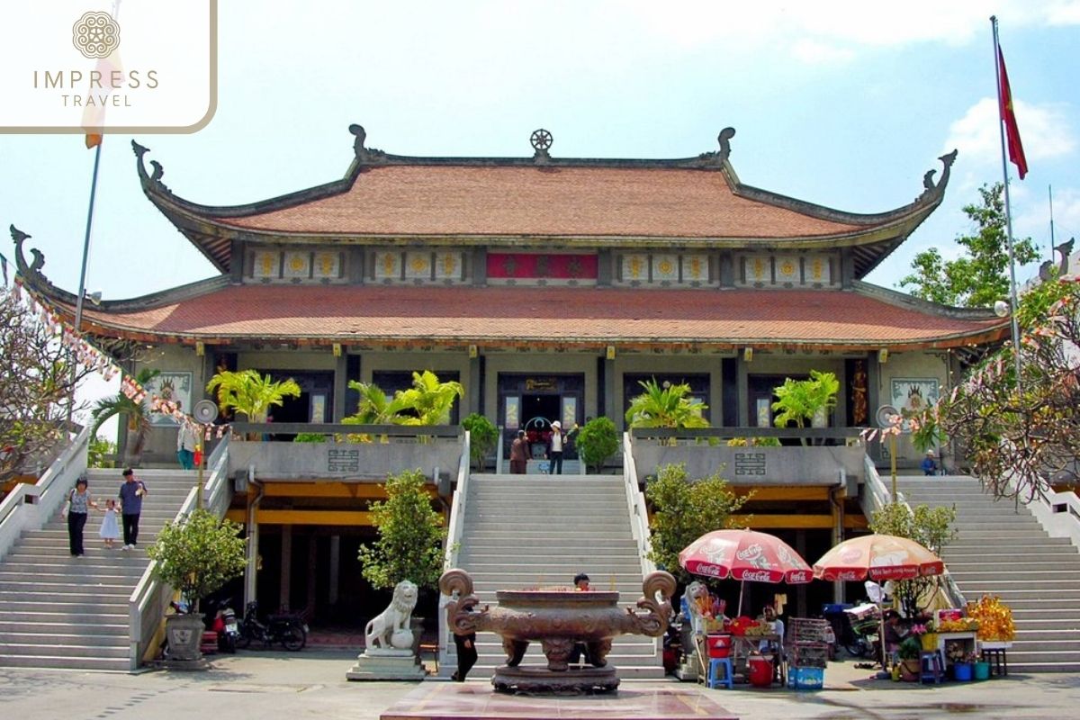 Vinh Nghiem Pagoda in Ho Chi Minh worship tours