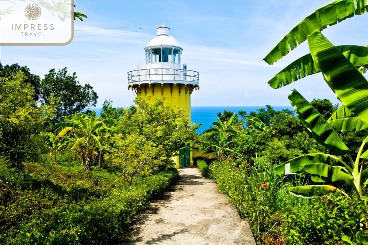 Son Tra Lighthouse in Danang check-in tours