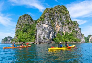 Bai Tu Long bay Kayaking