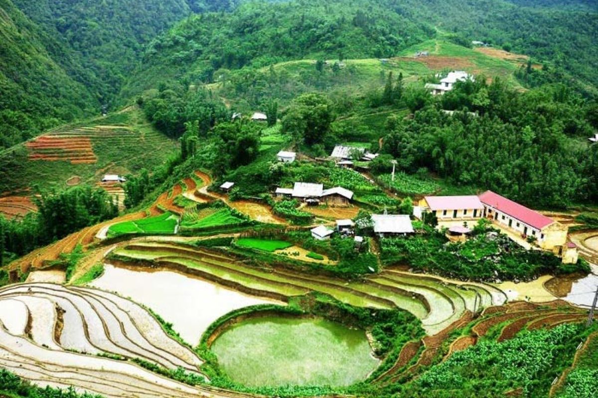 Hmong Village for Sapa Trekking Tours 