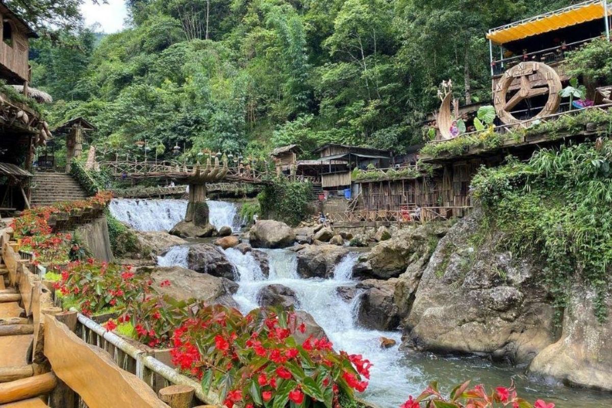 Cat Cat Waterwheels Is Scenic