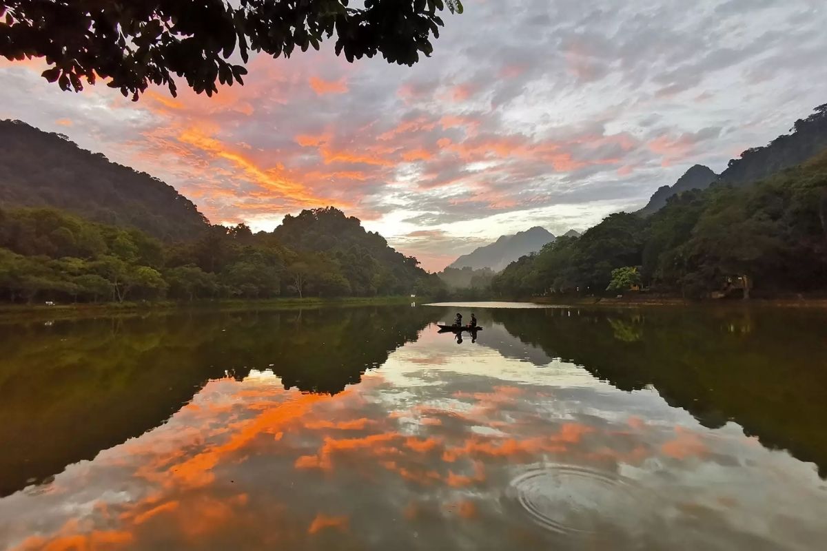 Discover the allure of Ninh Binh Trek tours