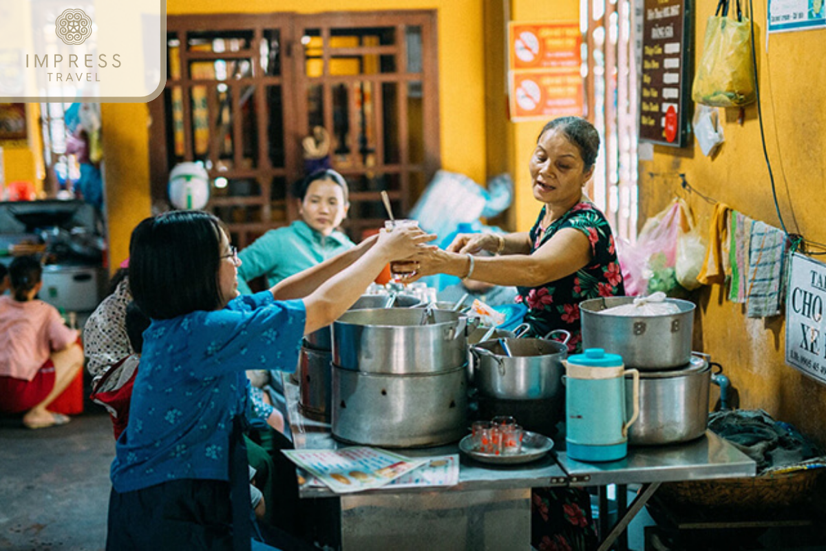 A Local Market For Danang Shopping Tours