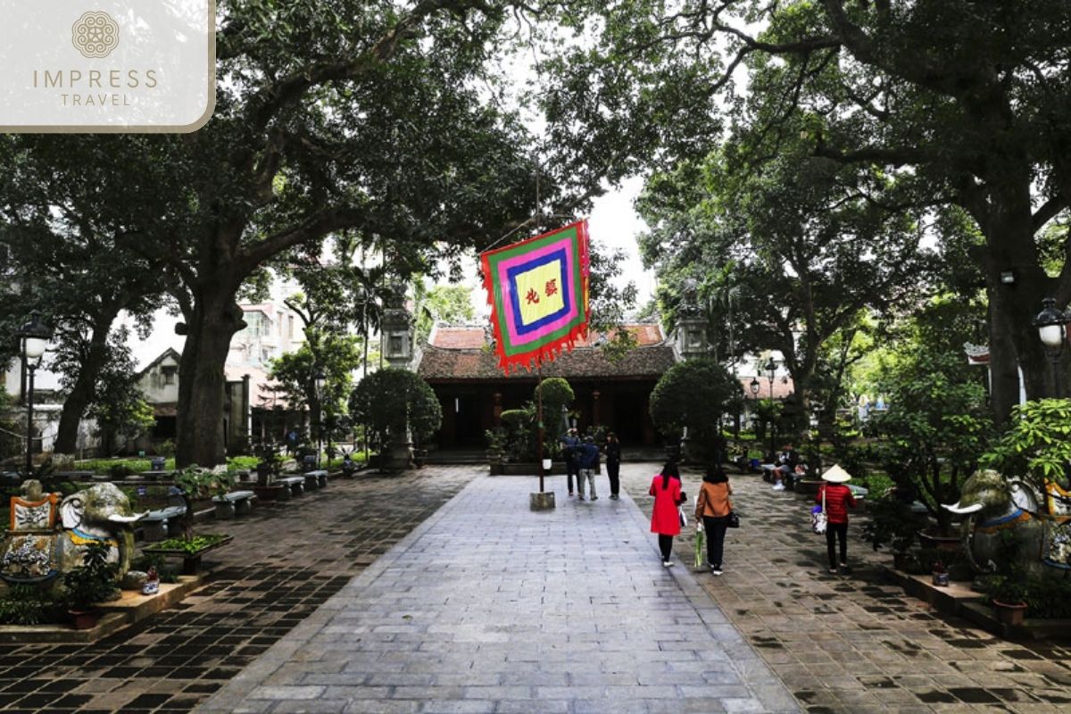 Den Quan Thanh Is Temple For Hanoi Taoism Tours 