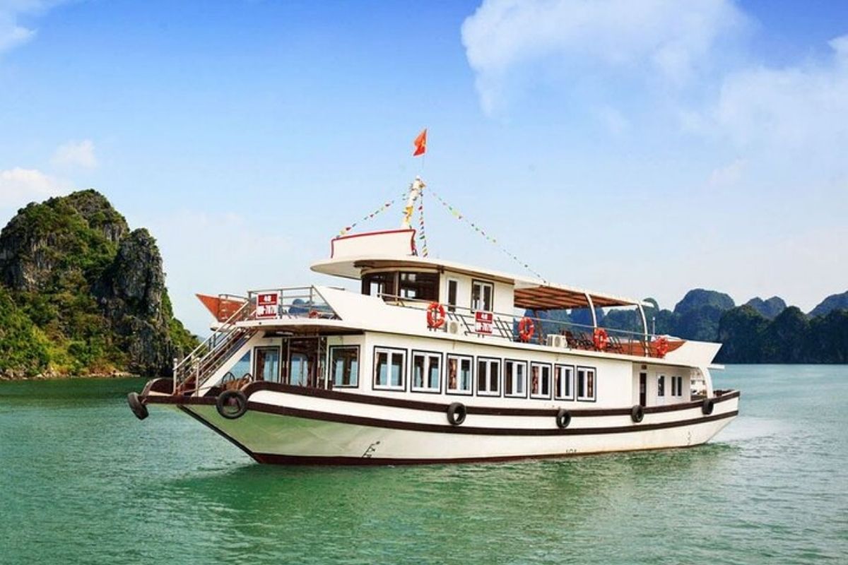 Explore Halong Bay’s hidden underwater beauty