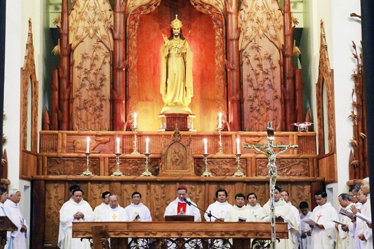 Explore Lac Dao Church on your Ninh Binh Reliance tours