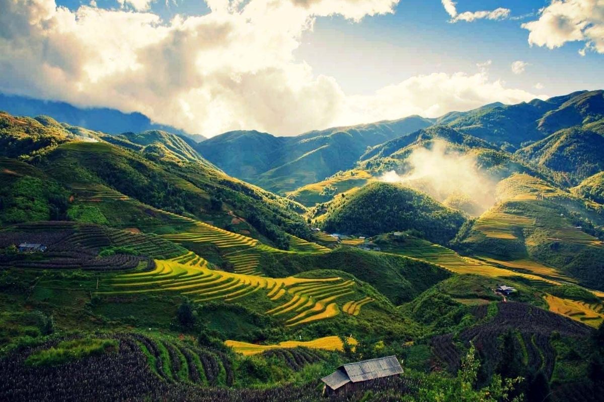 Experience the magic of Sapa Sunset tours with stunning views