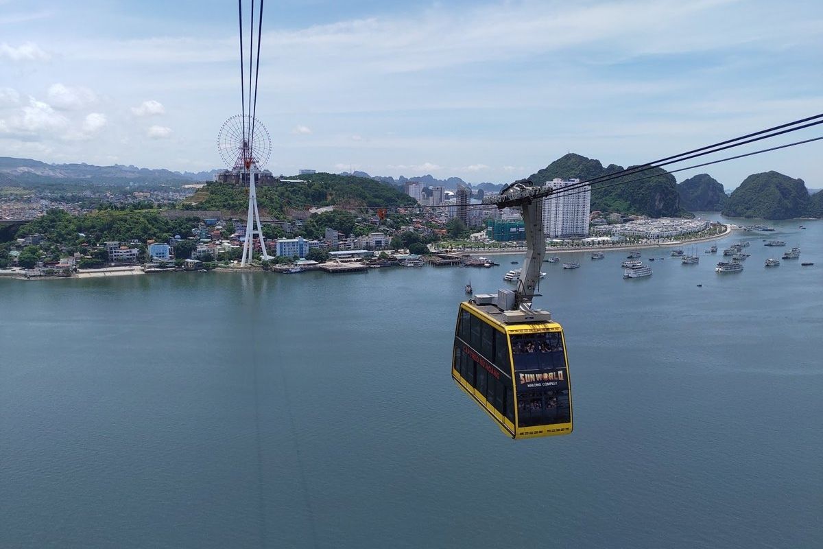 Sun Wheel Is Ferris Turn For Halong Viewpoint Tours 