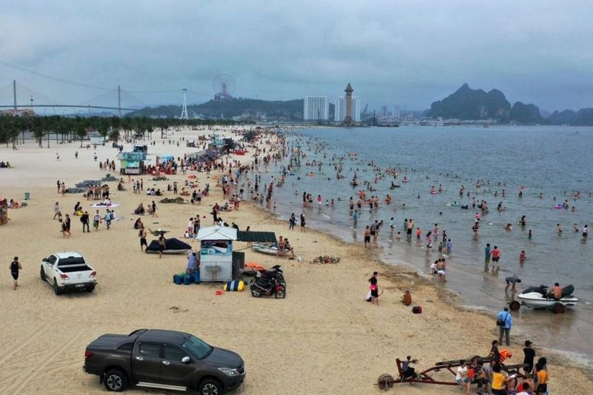 Sun Wheel Is Ferris Turn For Halong Viewpoint Tours 