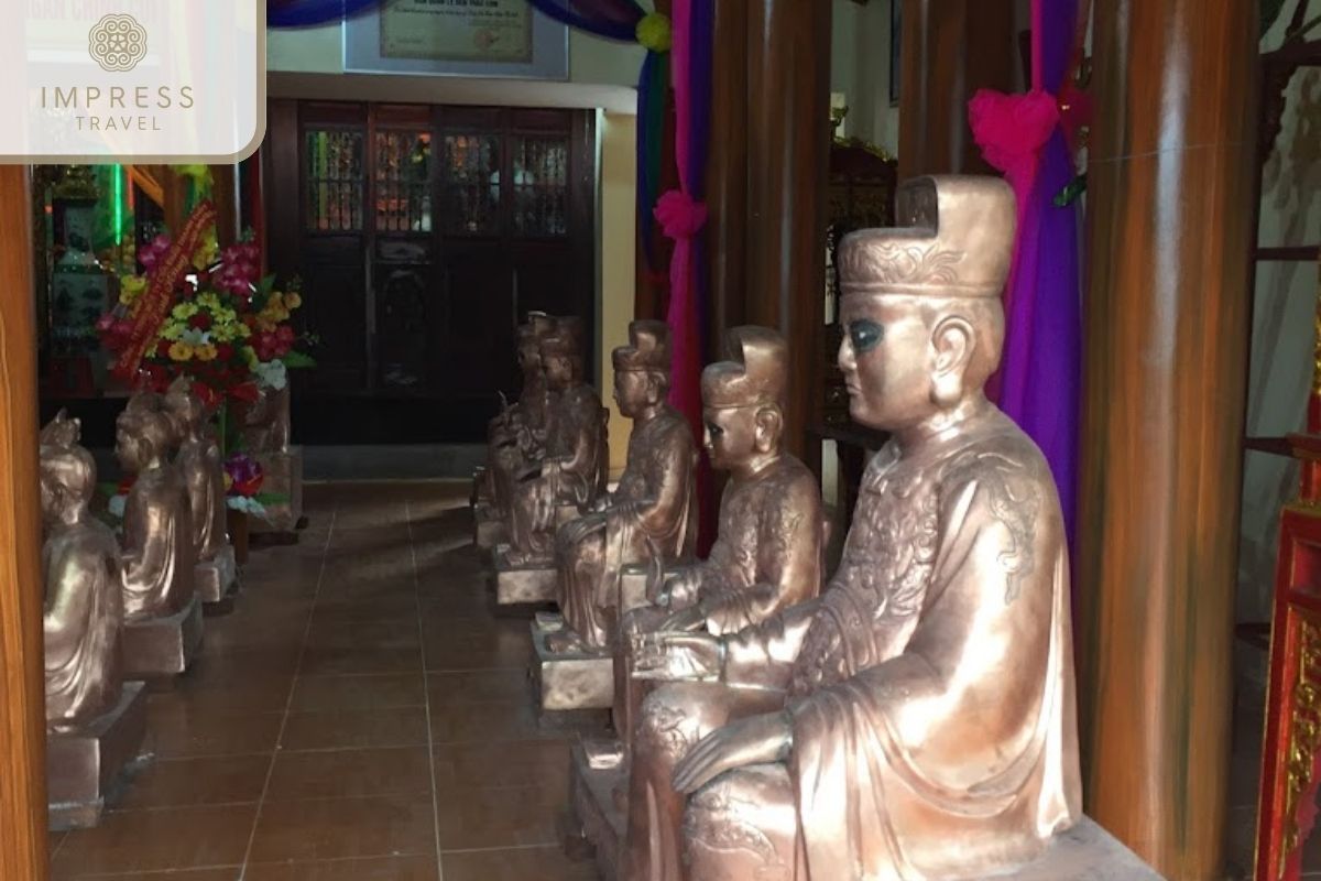 Thac Con Temple Is Place For Ha Giang Worship Tours