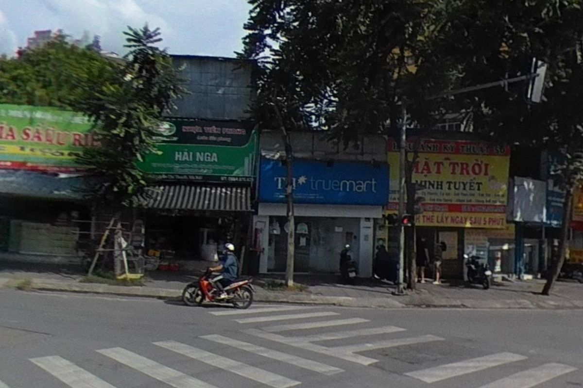 Thanh Cong Lake Is Close For Hanoi Market Tours 