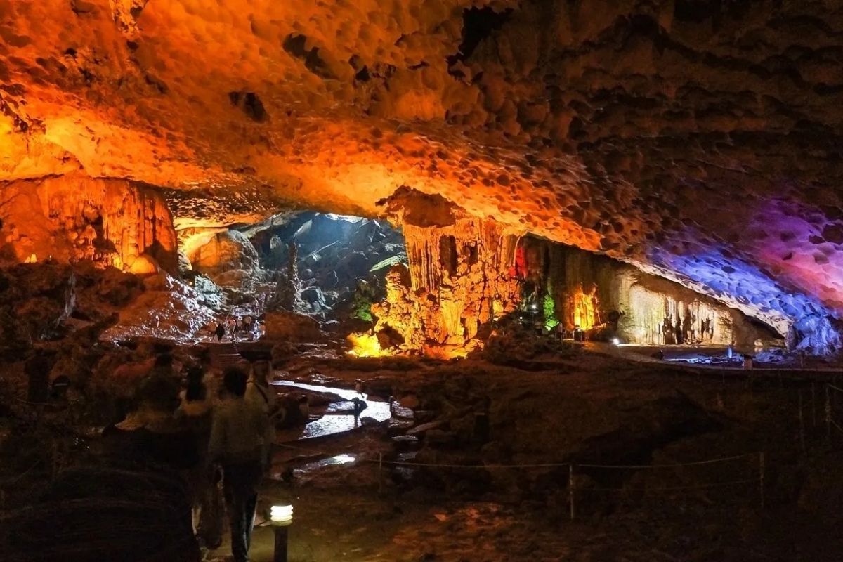 Van Trinh Cave Is Pothole For Ninh Binh Scenic Pot Tours