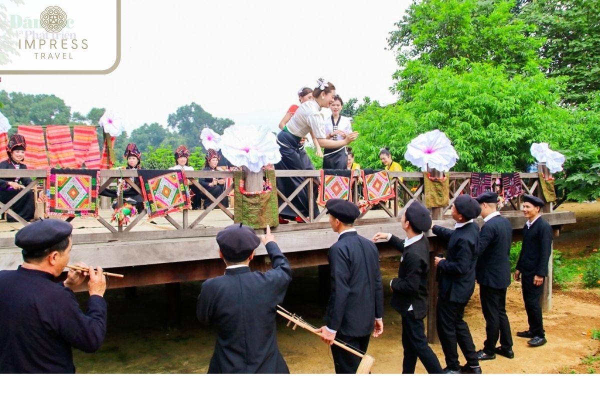 Xen Ban and Xen Muong in Mai Chau Community tours