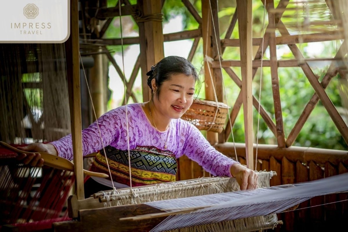 Thai Textile Weaving in Mai Chau Ethnic Thai Tours