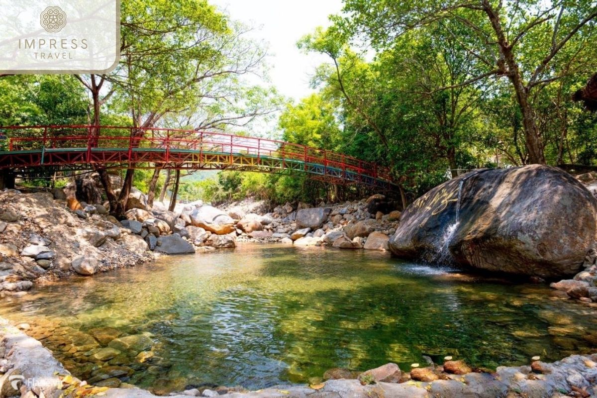 Luong Stream Hai Van Park in Danang outing tours 