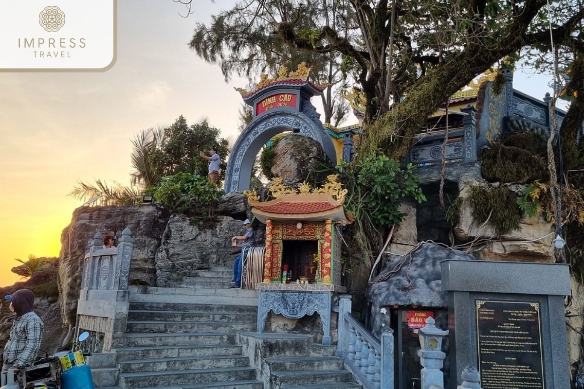 Dinh Cau Rock Temple in Phu Quoc island night tours