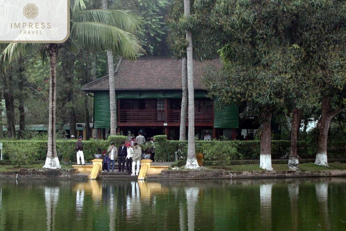 Visit Gardens in Presidential Palace on Hanoi Ideal tours