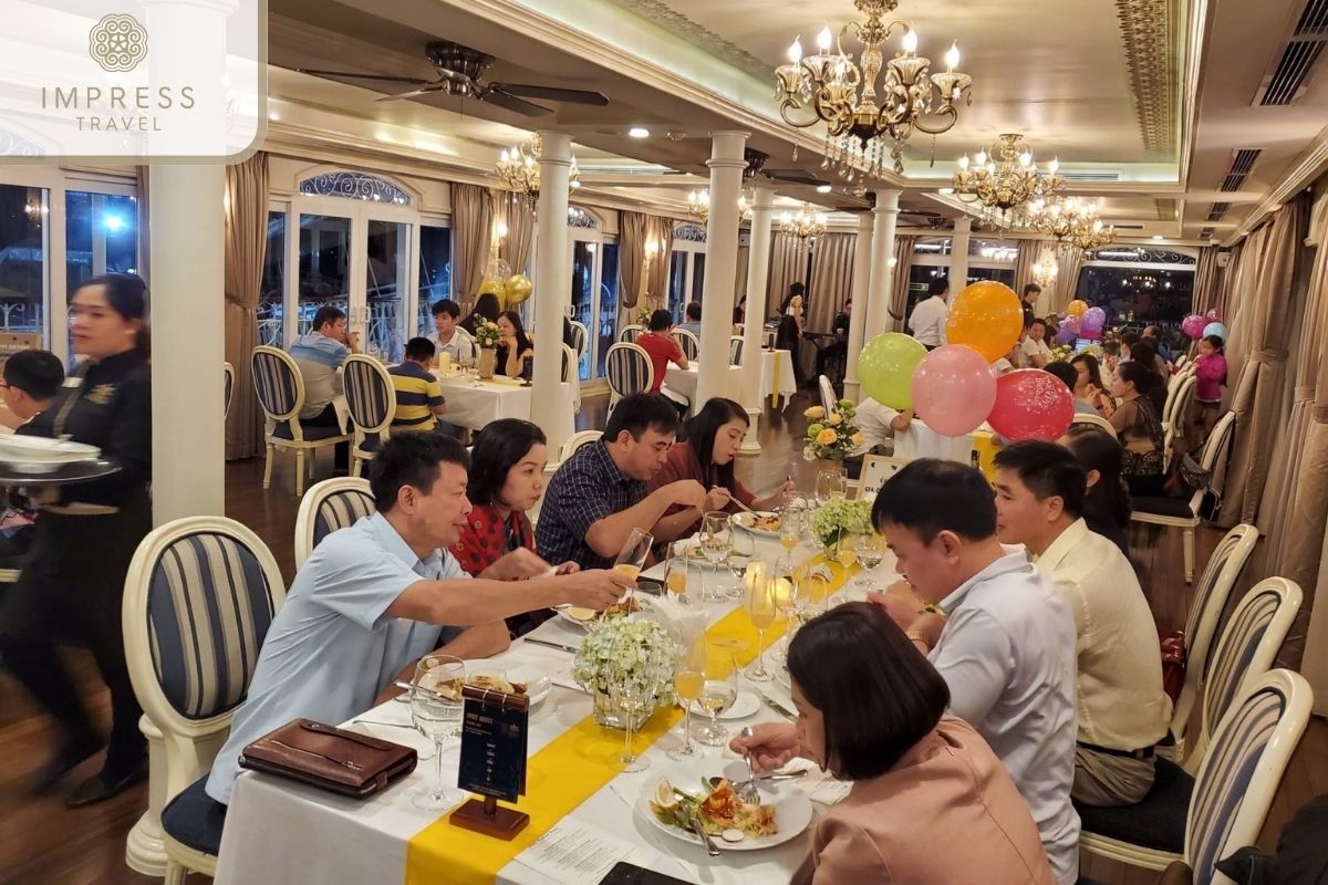 Dinner on the yacht in Ho Chi Minh River Tours