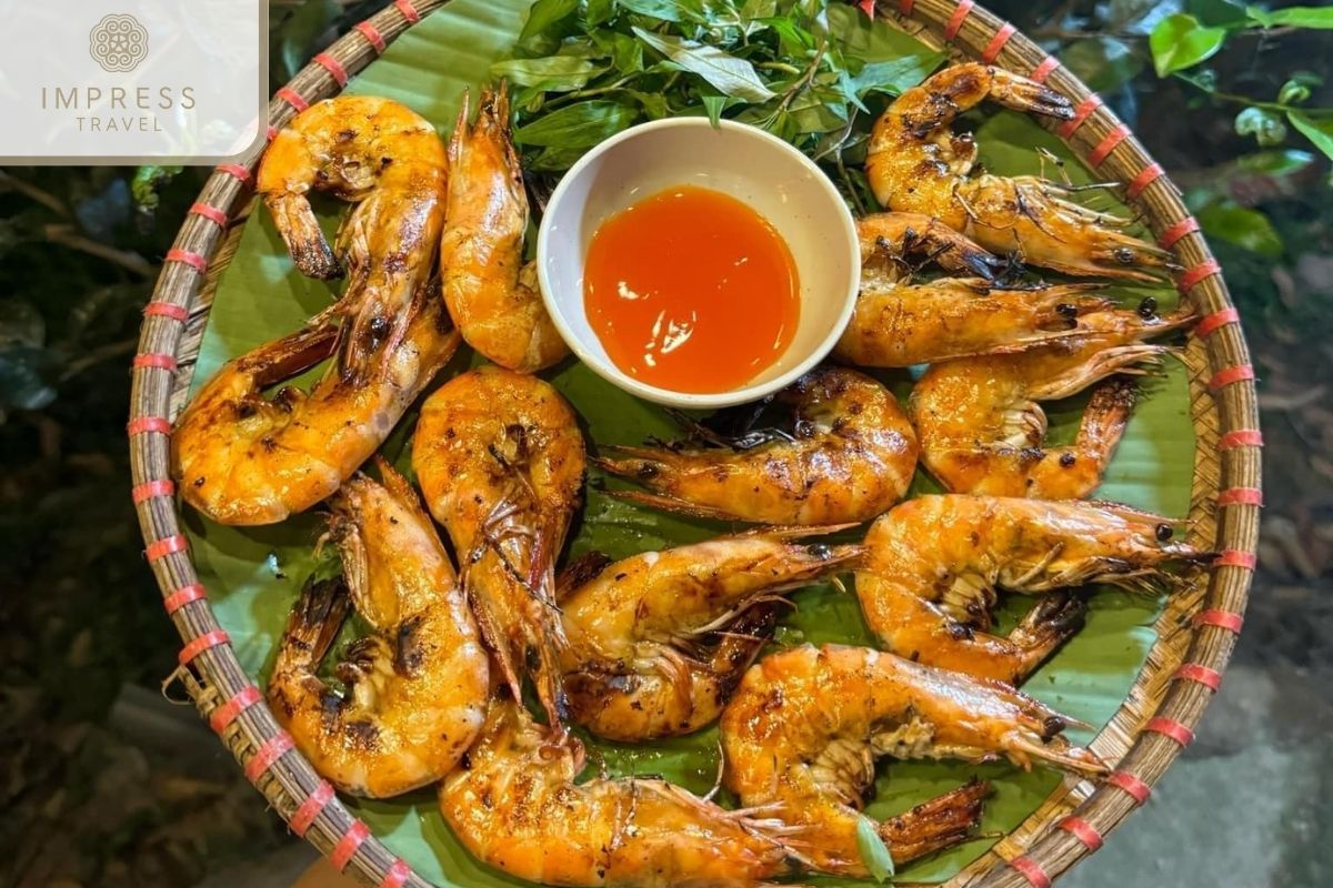 Enjoy grilled shrimp in Danang Outdoor tours 