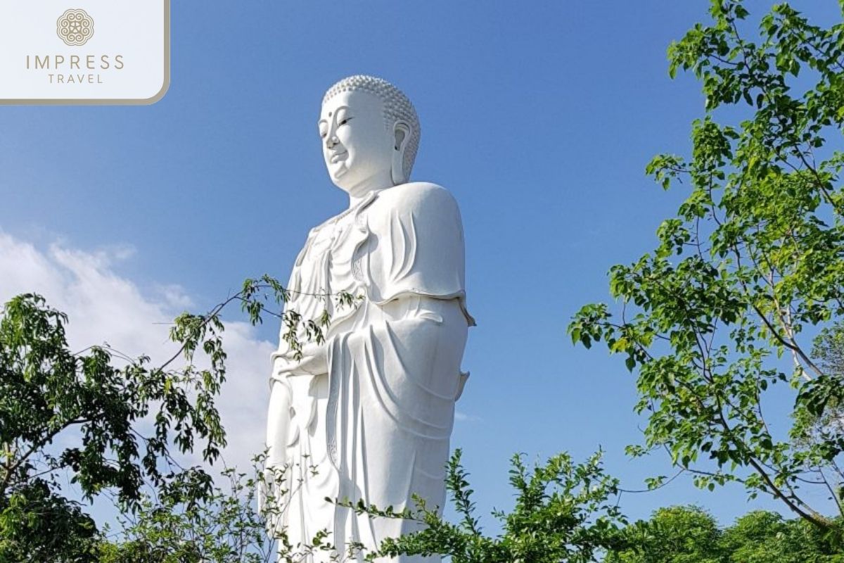 Tong Lam Lo Son in Nha Trang Buddhist tours 