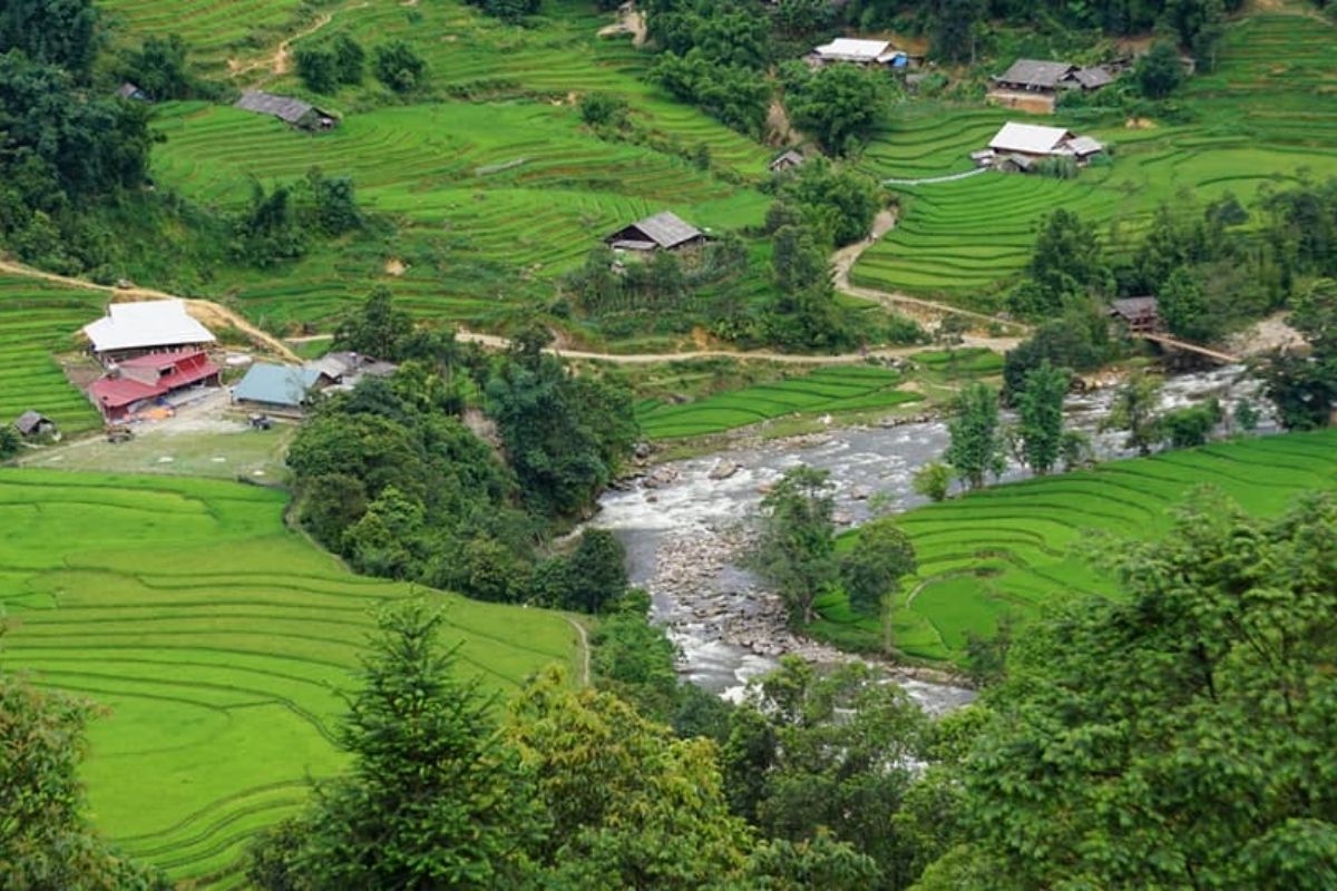 Discover the magic of Sapa with our Sapa tour trekking by bus