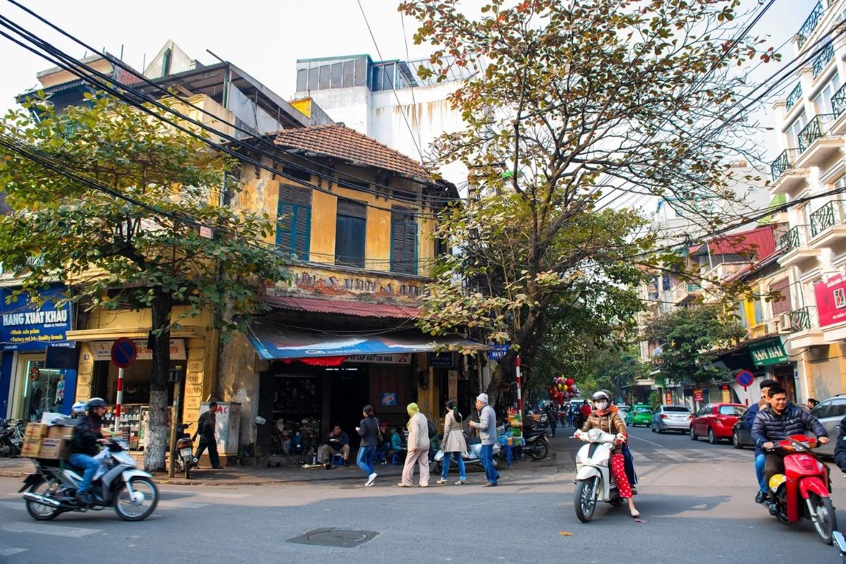 Explore Hanoi's charm & Ho Chi Minh City's energy with guided tours, top accommodations, & authentic meals