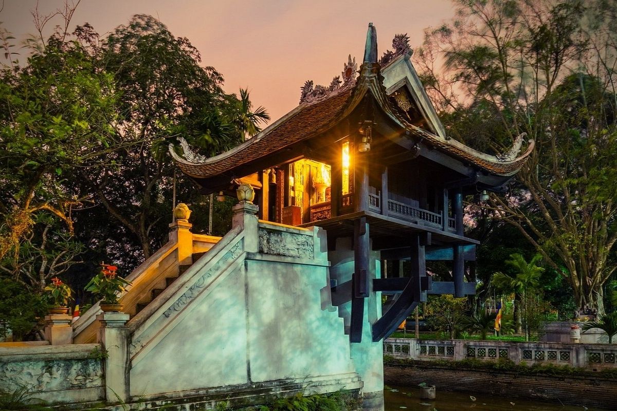 Experience the best of Vietnam with our 5D/4N Hanoi tours from Vientiane