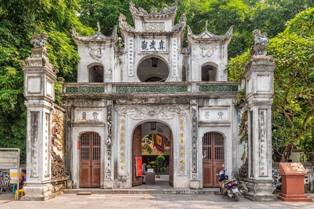 Experience history, culture, and vibrant city life with Hanoi tours from Quy Nhon.