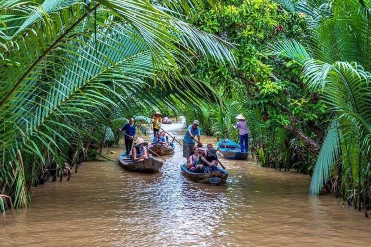 blending adventure, culture, and relaxation in Vietnam's stunning tropical paradise! 