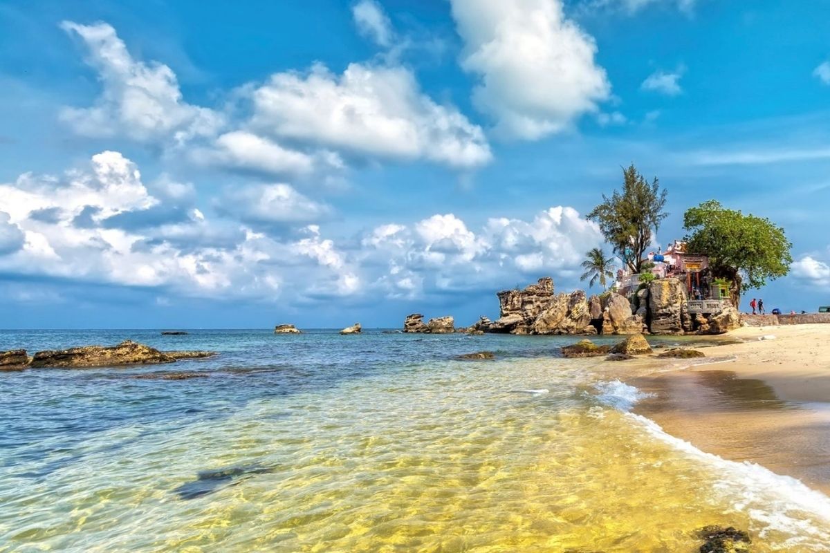 Discover the perfect blend of culture & paradise with our Danang to Phu Quoc island 